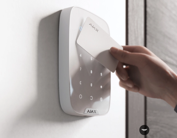 AJAX Pass acceso rápido a tu sistema de alarma sin contacto AJ-PASS-B